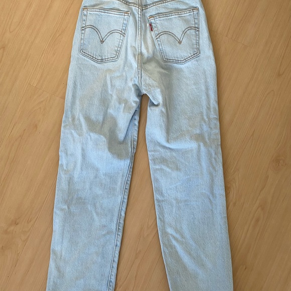 Levi’s Ribcage size 26 straight jean with cool unique beading! - Picture 2 of 4